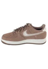 Nike - Buty sportowe Sneakersy męskie, Air Force 1 '07 Lv8. Kolor: brązowy. Model: Nike Air Force. Sport: turystyka piesza