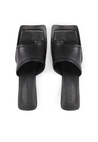 Kazar - Skórzane klapki na niskim obcasie. Kolor: czarny. Materiał: skóra. Obcas: na obcasie. Styl: klasyczny. Wysokość obcasa: niski #6