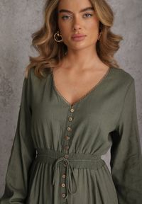 Renee - Zielona Sukienka z Lnem i Wiskozą o Rozkloszowanym Kroju z Ozdobnymi Guzikami Maitena. Okazja: na co dzień. Typ kołnierza: dekolt w kształcie V. Kolor: zielony. Materiał: wiskoza, len. Długość rękawa: długi rękaw. Typ sukienki: rozkloszowane. Styl: casual, elegancki #5