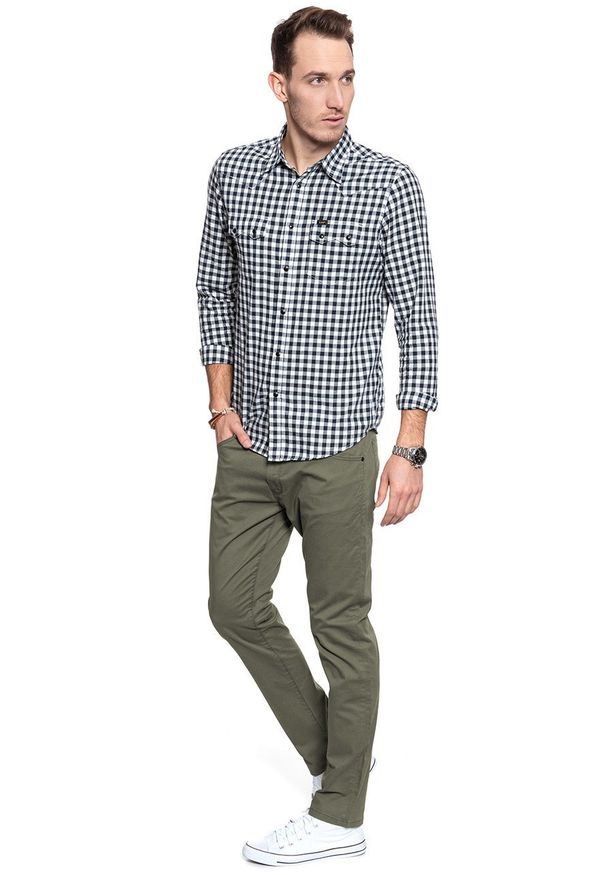 Wrangler - WRANGLER SPODNIE MĘSKIE LARSTON DUSTY OLIVE W18SXC275 112127672. Materiał: materiał