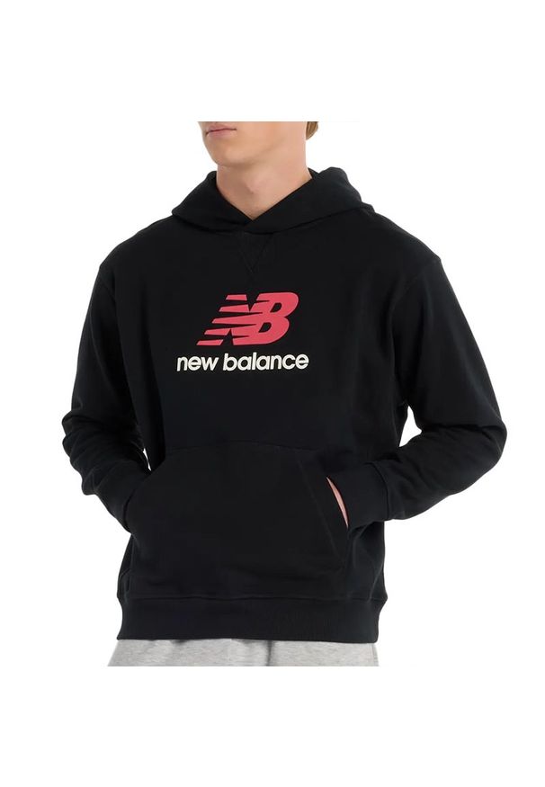 Bluza męska New Balance MT51512BK - czarna. Kolor: czarny. Materiał: dresówka, bawełna. Wzór: aplikacja. Styl: klasyczny