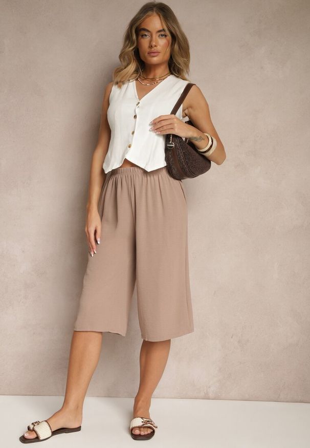 Renee - Ciemnobeżowe Luźne Spodnie 3/4 z Kieszonkami Efrinea. Okazja: na co dzień. Kolor: beżowy. Materiał: guma. Styl: casual, elegancki