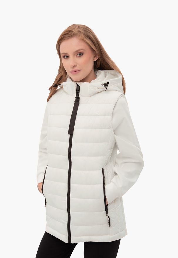 Volcano - Pikowany bezrękawnik V-HARMONY. Okazja: na co dzień. Typ kołnierza: kaptur, kołnierzyk stójkowy. Kolekcja: plus size. Kolor: biały. Materiał: materiał. Długość rękawa: bez rękawów. Wzór: napisy. Styl: klasyczny, casual