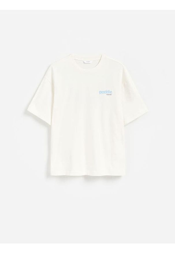 Reserved - T-shirt boxy z nadrukiem na plecach - złamana biel. Materiał: bawełna, dzianina. Wzór: nadruk