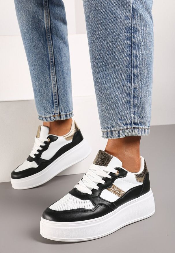 Born2be - Czarno-Białe Sneakersy za Kostkę z Imitacji Skóry ze Sznurowaniami i Perforacją Uzimena. Okazja: na co dzień. Wysokość cholewki: za kostkę. Nosek buta: okrągły. Zapięcie: sznurówki. Kolor: czarny. Materiał: skóra. Obcas: na obcasie. Wysokość obcasa: niski