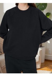Sinsay - Bluza crewneck - czarny. Kolor: czarny