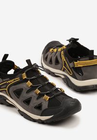 Born2be - Ciemnobeżowe Buty Sportowe Sneakersy z Geometrycznym Wzorem Ainira. Okazja: na co dzień. Kolor: beżowy. Wzór: geometria #3