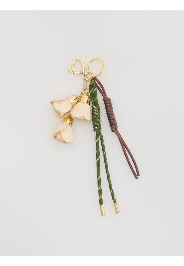 Reserved - Brelok z zawieszkami - wielobarwny. Dodatki: z breloczkiem