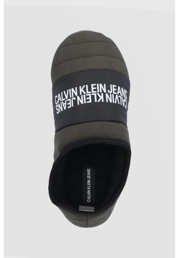 Calvin Klein Jeans Kapcie kolor zielony. Kolor: zielony. Materiał: materiał, włókno, guma