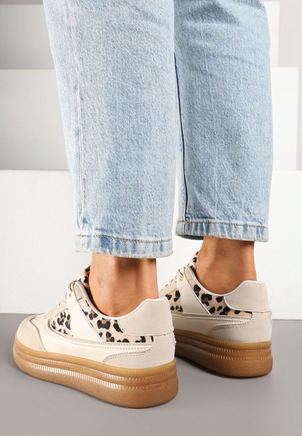 Renee - Beżowe Sneakersy w Stylu Kultowych Tenisówek w Panterkę Alumaya. Okazja: na co dzień. Kolor: beżowy. Materiał: jeans, skóra. Wzór: motyw zwierzęcy
