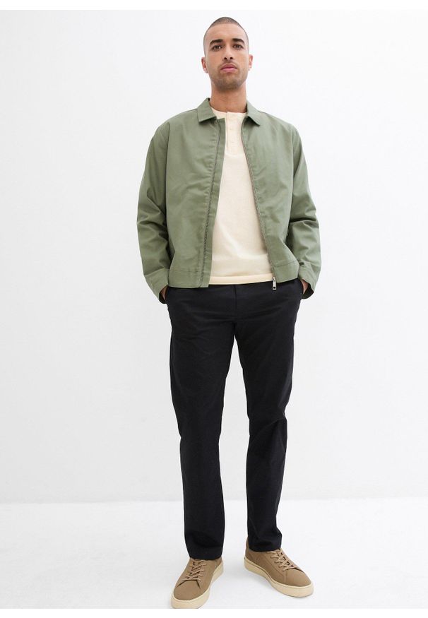 bonprix - Koszulki z dekoltem henley (3 szt.) z czystej bawełny organicznej. Typ kołnierza: typu henley. Kolor: zielony. Materiał: bawełna. Długość rękawa: krótki rękaw. Długość: krótkie. Wzór: nadruk, haft