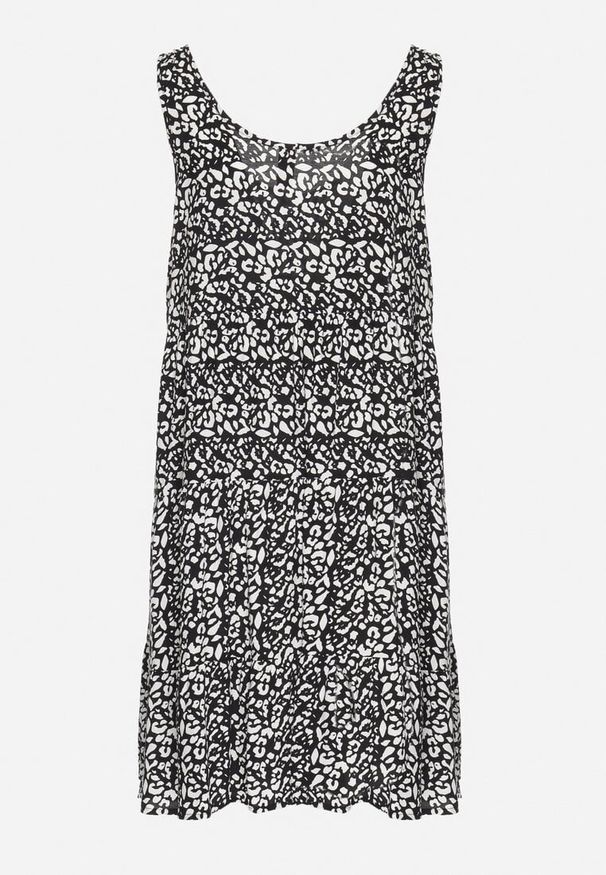 Born2be - Czarna Bawełniana Sukienka o Rozkloszowanym Kroju z Geometrycznym Wzorem Natiriana. Kolor: czarny. Materiał: bawełna. Wzór: geometria. Sezon: lato. Typ sukienki: sportowe. Styl: elegancki, sportowy