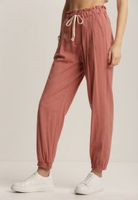 Renee - Ciemnoróżowe Spodnie Nethiphoia. Stan: podwyższony. Kolor: różowy. Materiał: bawełna. Długość: długie. Wzór: prążki, aplikacja #4