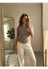 Sinsay - Bawełniana koszulka basic - brązowy. Kolor: brązowy. Materiał: bawełna