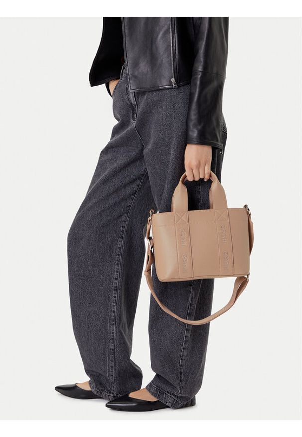 Hugo - HUGO Torebka 50547473 Beżowy. Kolor: beżowy. Materiał: skórzane