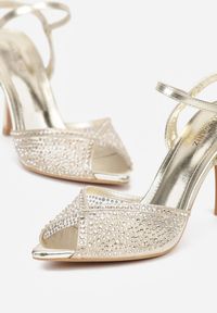 Born2be - Złote Sandały na Szpilce z Cyrkoniami Aurefera. Okazja: na co dzień. Zapięcie: sprzączka. Kolor: złoty. Materiał: jeans. Wzór: aplikacja. Obcas: na szpilce. Styl: casual, elegancki #6