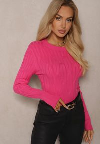 Renee - Ciemnoróżowy Sweter z Wiskozą i Ozdobnym Splotem Saviana. Okazja: na co dzień. Kolor: różowy. Materiał: wiskoza. Wzór: ze splotem. Styl: casual, elegancki