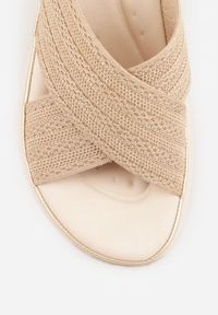 Born2be - Złote Klapki na Grubej Podeszwie z Dzianinowymi Paskami w Kształcie X Bolimis. Okazja: na co dzień. Kolor: złoty. Materiał: dzianina. Wzór: paski. Sezon: lato. Styl: casual #4