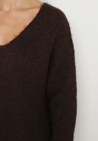 Born2be - Brązowa Dzianinowa Sukienka z Domieszką Wełny o Pudełkowym Kroju Esmerea. Okazja: na co dzień. Typ kołnierza: dekolt w kształcie V. Kolekcja: plus size. Kolor: brązowy. Materiał: dzianina, wełna. Długość rękawa: długi rękaw. Typ sukienki: dla puszystych. Styl: casual, klasyczny #7