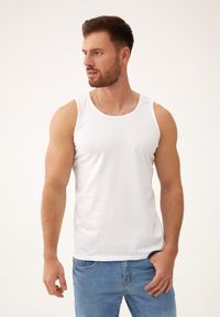 Born2be - Biała Koszulka Tinathia. Kolor: biały. Materiał: bawełna, materiał. Długość rękawa: na ramiączkach. Wzór: ze splotem #1