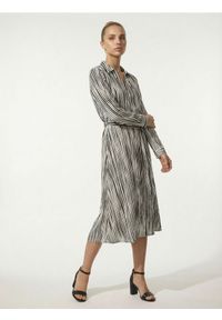 Sinsay - Wiskozowa koszulowa sukienka midi w paski - wielobarwny. Materiał: wiskoza. Wzór: paski. Typ sukienki: koszulowe. Długość: midi #1