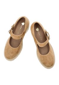 Półbuty damskie Armodo, cholewka ze skóry naturalnej zamszowej pasek z regulacją na metalową klamrę zabudowany przód na wysokim obcasie, brązowe, 201. Zapięcie: klamry. Kolor: brązowy. Materiał: skóra, zamsz. Szerokość cholewki: normalna. Obcas: na obcasie. Wysokość obcasa: wysoki #4