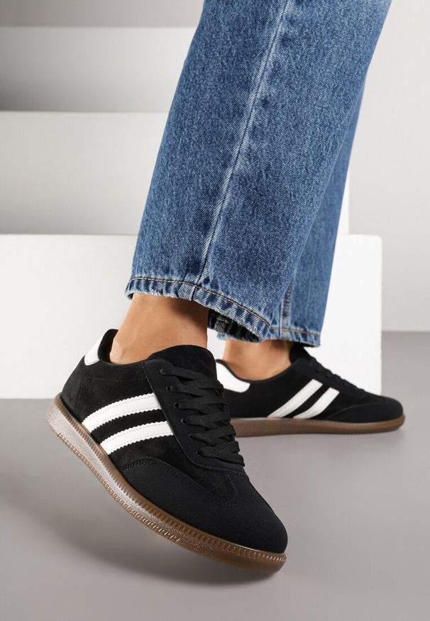 Born2be - Czarne Sneakersy Ozdobione Paskami Nalierre. Okazja: na co dzień. Zapięcie: pasek. Kolor: czarny. Materiał: jeans. Wzór: aplikacja