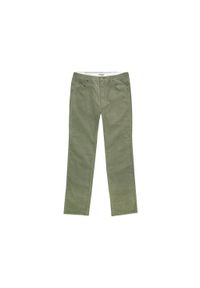 Wrangler - WRANGLER GREENSBORO MĘSKIE SPODNIE MATERIAŁOWE SZTRUKSOWE SZTRUKS DUSTY OLIVE 112356861 W15Q018011. Materiał: materiał, sztruks