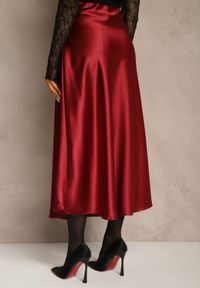 Renee - Bordowa Satynowa Midi Spódnica Rozkloszowana z Gumką w Pasie i Suwakiem Leose. Kolor: czerwony. Materiał: satyna #5
