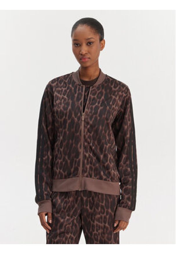 Adidas - adidas Dres Essentials 3-Stripes Animal JZ0927 Brązowy Regular Fit. Kolor: brązowy. Materiał: syntetyk