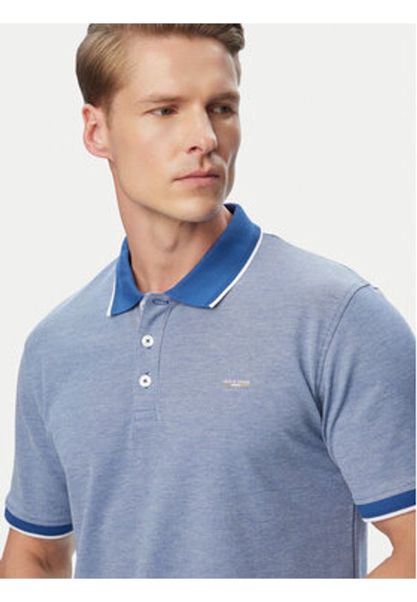 Jack & Jones Polo Blualves 12274681 Niebieski Regular Fit. Typ kołnierza: polo. Kolor: niebieski. Materiał: bawełna