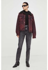 Levi's® - Levi's kurtka jeansowa damska kolor bordowy przejściowa. Okazja: na spotkanie biznesowe. Kolor: czerwony. Materiał: jeans. Styl: biznesowy #4