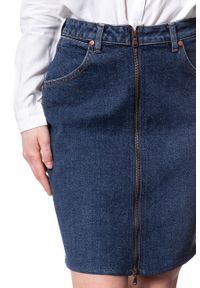 Wrangler - SPÓDNICA JEANSOWA WRANGLER HIGH ZIP SKIRT DEEP OCEAN W257WB86X 112128011. Materiał: jeans. Długość: długie. Styl: klasyczny #3