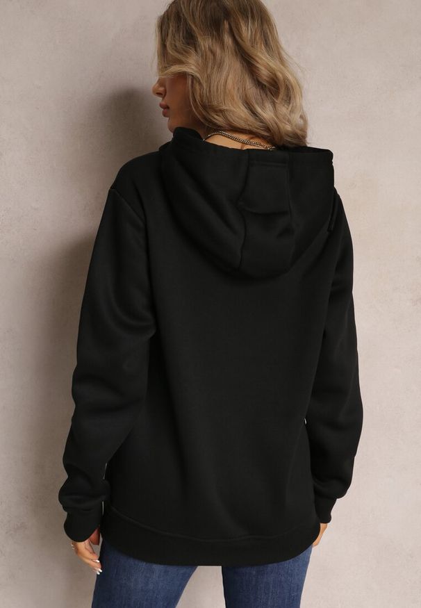 Renee - Czarna Bluza z Kapturem i Sznurkami oraz Kieszenią Wykończona Ściągaczami Vrokira. Typ kołnierza: kaptur. Kolor: czarny. Materiał: bawełna. Styl: sportowy, klasyczny