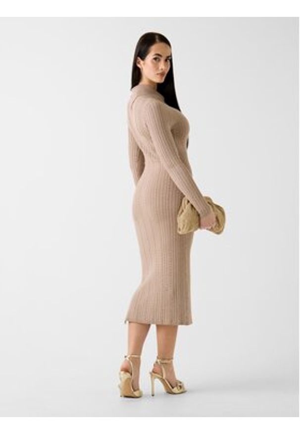 Guess Sukienka dzianinowa W6RK01 Z2YJ2 Beżowy Regular Fit. Kolor: beżowy. Materiał: wiskoza