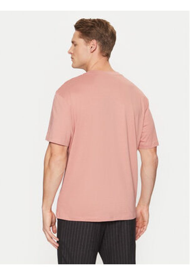 Hugo - HUGO T-Shirt Dostalgi 50530684 Różowy Relaxed Fit. Kolor: różowy. Materiał: bawełna