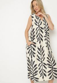 Born2be - Czarna Sukienka z Wiskozą Pudełkowa w Malowany Wzór Hiliona. Kolor: czarny. Materiał: wiskoza #7