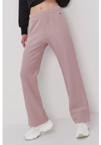 Champion Spodnie 113370 damskie kolor różowy gładkie. Kolor: różowy. Materiał: dzianina. Wzór: gładki