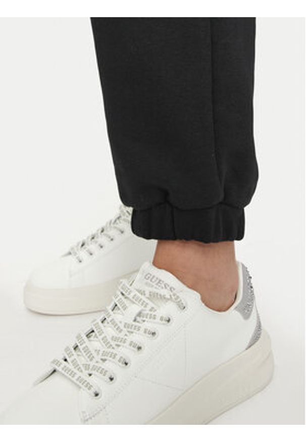 Guess Jeans Spodnie dresowe W4YB33 KC811 Czarny Regular Fit. Kolor: czarny. Materiał: bawełna