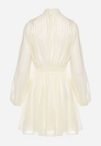 Born2be - Beżowa Sukienka Rozkloszowane ze Stójką Marszczeniami i Transparentnymi Ramionami Belabria. Okazja: na co dzień. Typ kołnierza: kołnierzyk stójkowy. Kolor: beżowy. Typ sukienki: rozkloszowane. Styl: casual, klasyczny #5