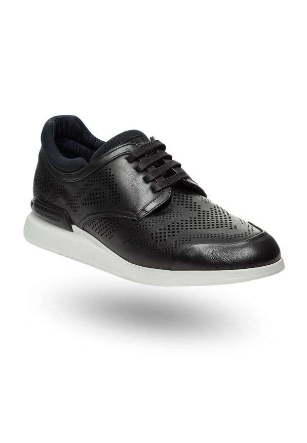 Czarne skórzane sneakersy Emporio Armani we wzór. Kolor: czarny. Materiał: skóra