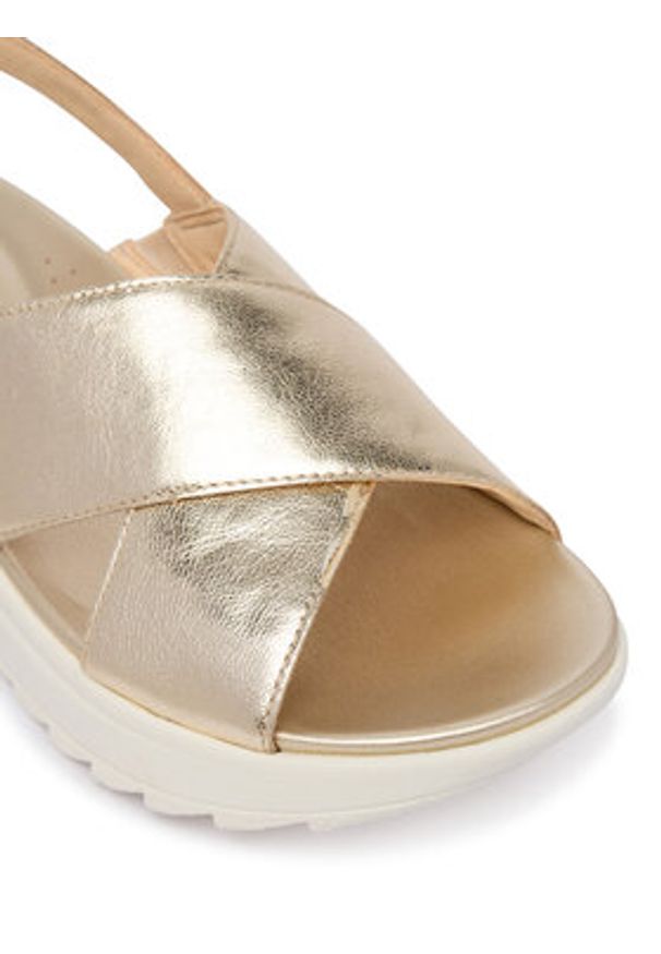 Clarks Sandały DashLite Wish 26185882 Złoty. Kolor: złoty. Materiał: skóra