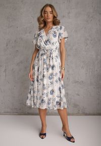 Renee - Niebieska Kopertowa Sukienka z Wiązaniem w Talii Zdobiona Brokatem Plumse. Okazja: na randkę. Kolor: niebieski. Wzór: aplikacja. Sezon: lato. Typ sukienki: kopertowe. Styl: glamour #4