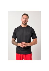 JAY-PI - Męski T-shirt FLEXNAMIC® fitness rękaw 1/2 nadruk z tyłu QuickDry. Kolekcja: plus size. Kolor: czarny. Materiał: poliester, materiał. Wzór: nadruk. Sport: fitness #1