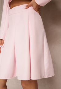 Renee - Różowa Plisowana Spódnica High Waist o Rozkloszowanym Kroju Redilsa. Stan: podwyższony. Kolor: różowy. Styl: elegancki #3