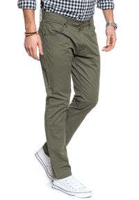 Wrangler - WRANGLER SPODNIE MĘSKIE LARSTON DUSTY OLIVE W18SXC275 112127672. Materiał: materiał