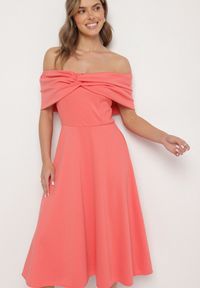 Born2be - Pomarańczowa Rozkloszowana Sukienka z Odsłoniętymi Ramionami i Drapowaniem Odilene. Okazja: na imprezę. Kolor: pomarańczowy. Sezon: lato. Typ sukienki: z odkrytymi ramionami. Styl: elegancki #2