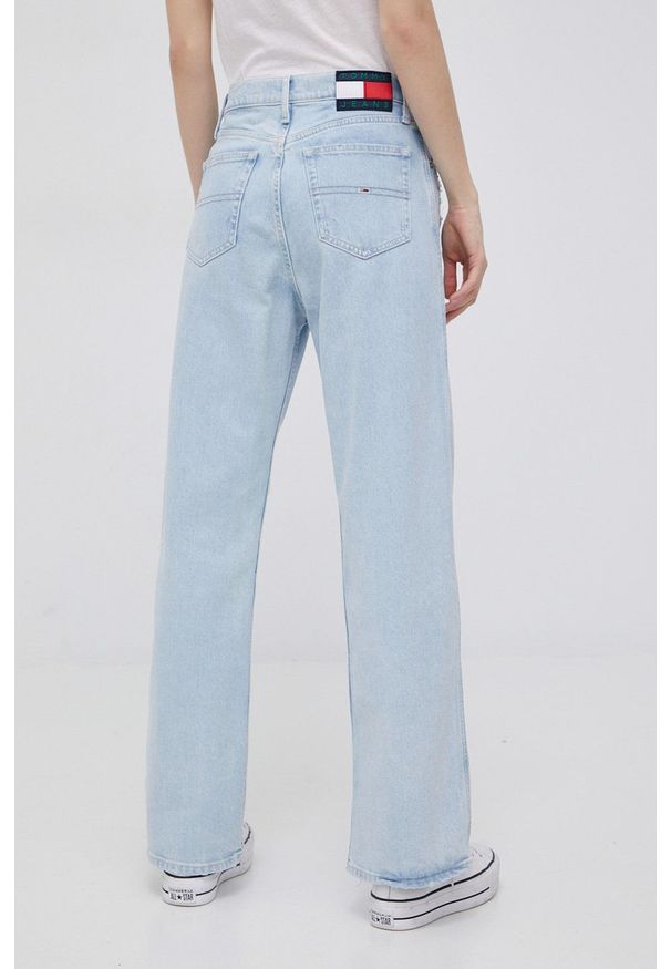Tommy Jeans jeansy BETSY BF7013 damskie medium waist. Kolor: niebieski