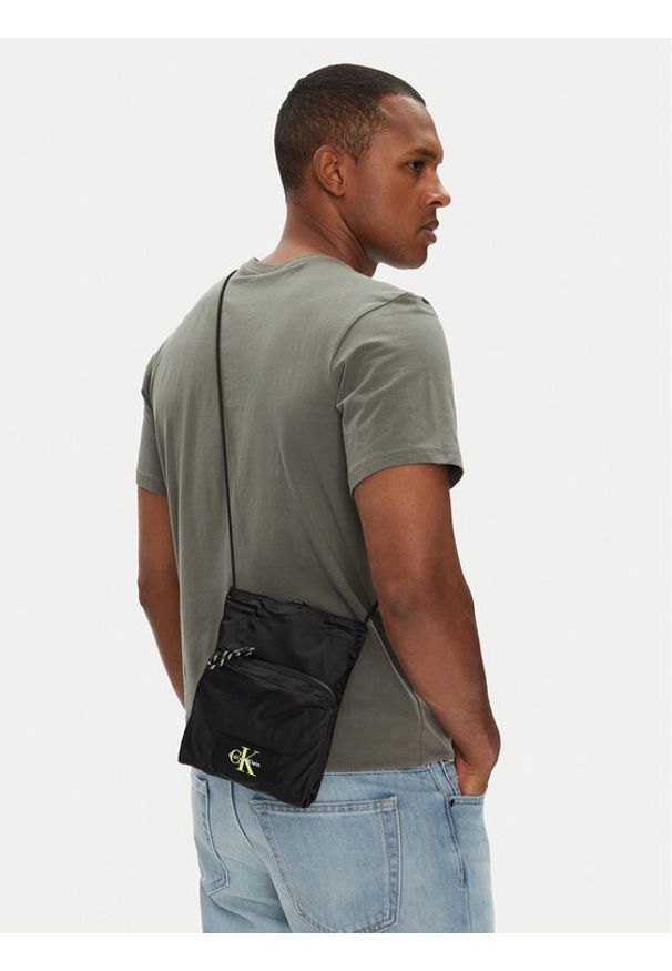 Calvin Klein Saszetka Tech Utility Small Cb LV04G1079G Czarny. Kolor: czarny. Materiał: materiał