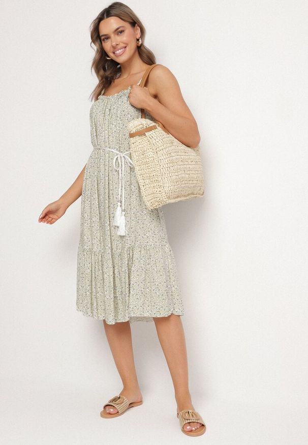 Born2be - Beżowa Rozkloszowana Sukienka z Bawełny w Kwiatowy Wzór Nilaretia. Okazja: na co dzień. Kolor: beżowy. Materiał: bawełna. Długość rękawa: na ramiączkach. Wzór: kwiaty. Sezon: lato. Typ sukienki: rozkloszowane. Styl: casual